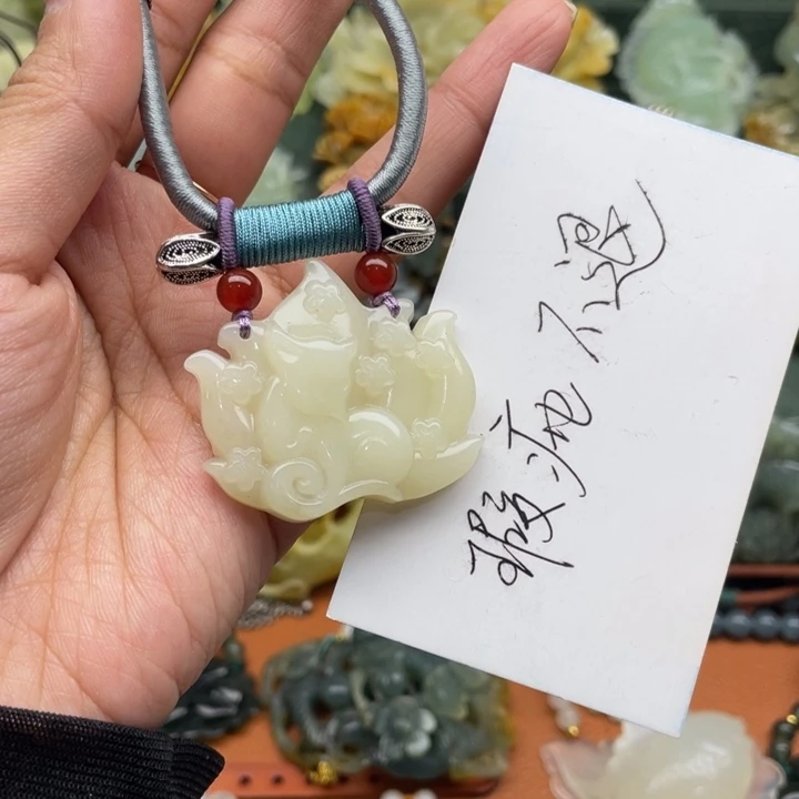 蛇纹石玉吊坠合金