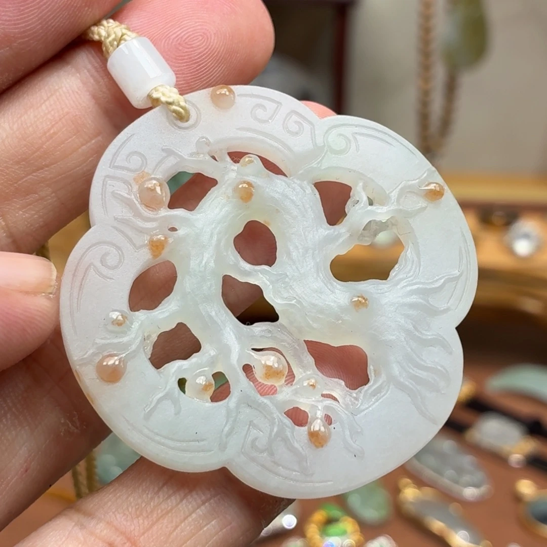 翡翠未镶嵌颈饰柿柿如意