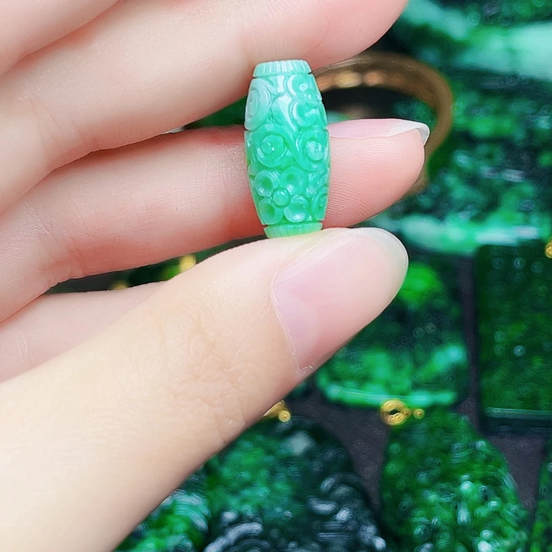 颈饰未镶嵌翡翠多样性