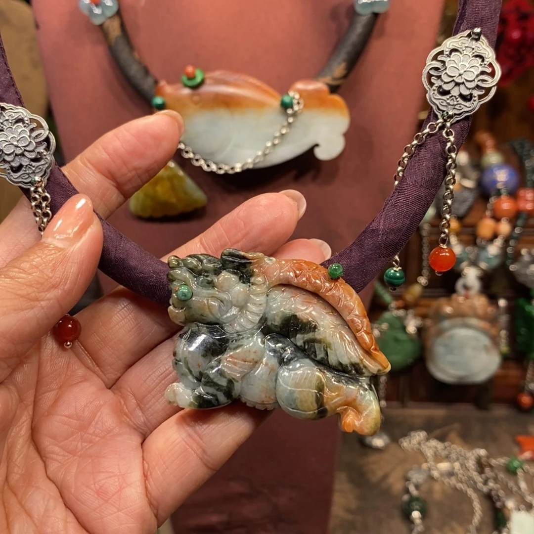 翡翠吊坠(赠链)未镶嵌