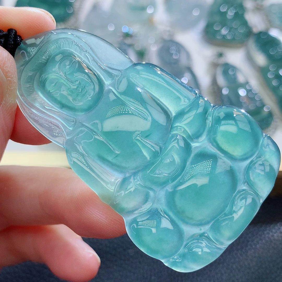 翡翠挂件未镶嵌翡翠