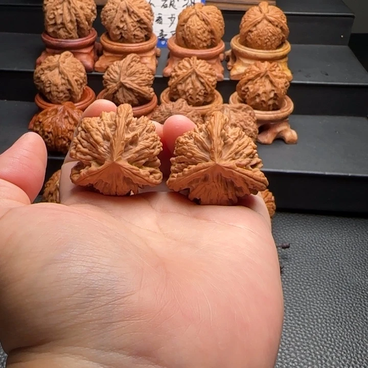 文玩核桃把件盘龙虎头