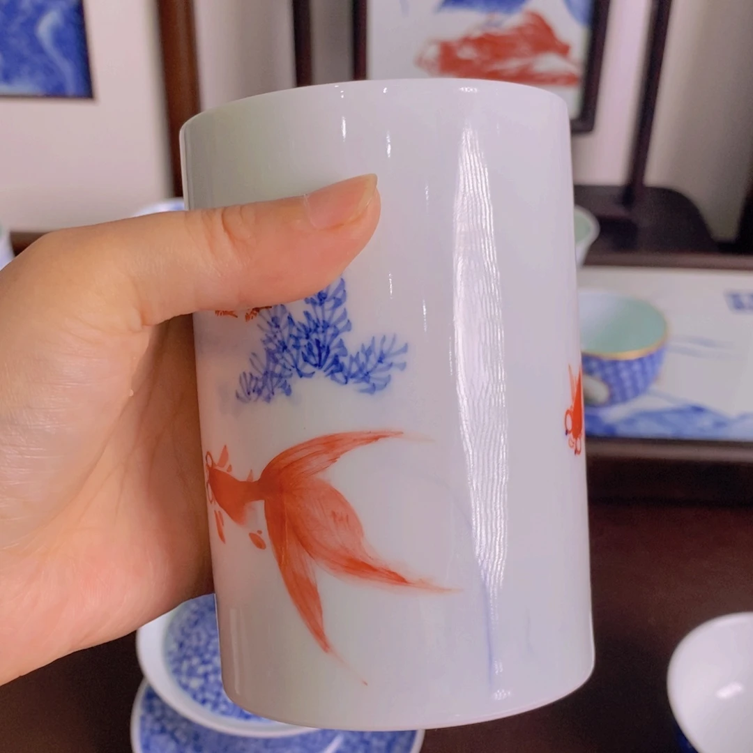 青花瓷器笔筒鱼乐图