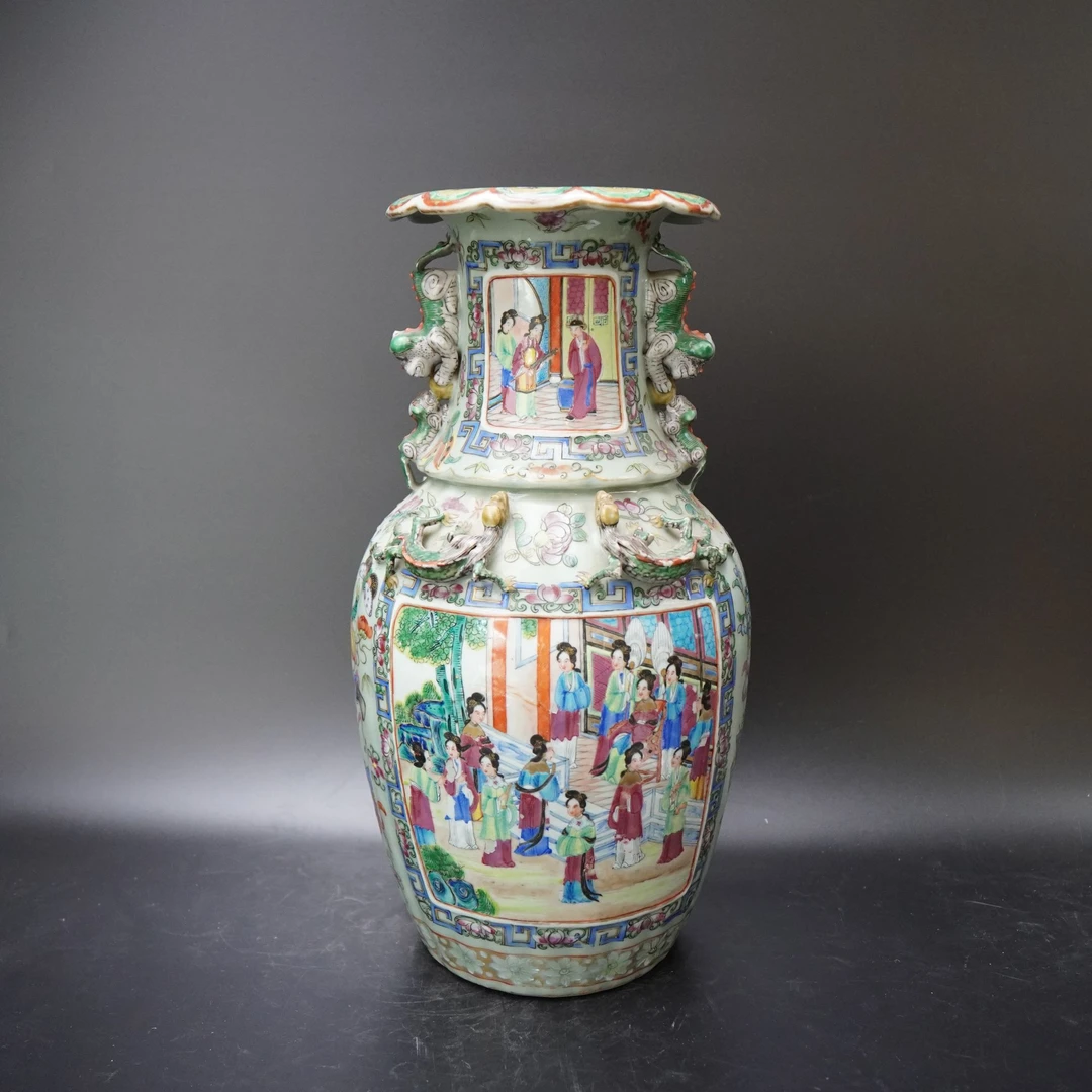 Lot.25080803清道光广彩人物故事纹赏瓶 高:约41.2cm