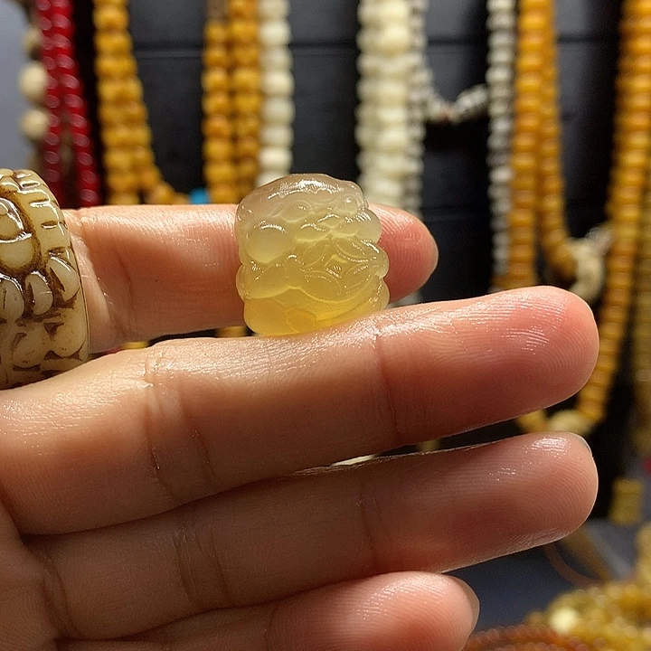 困***咪木质非金属手工雕刻制作