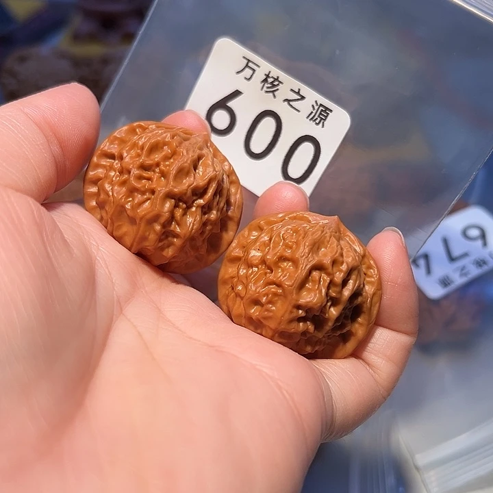 吊坠桃核36官印，也叫瓷娃娃……