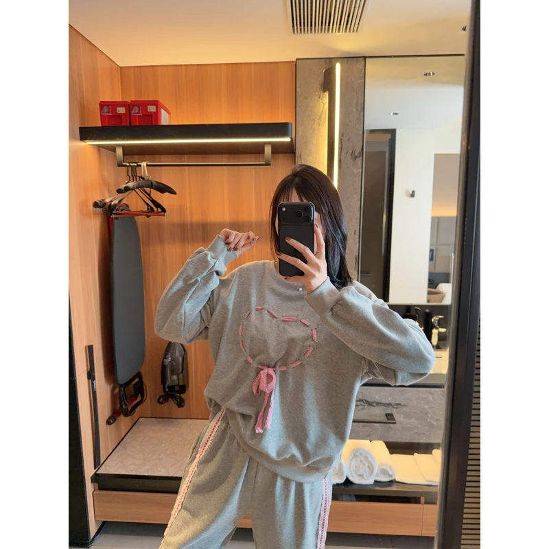 【张静芝】韩国新品~粉蕾丝绑带爱心精致洋气圆领灰色女卫衣