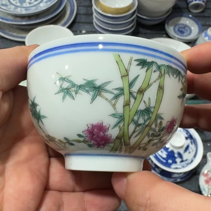 景德镇陶瓷摆件展品