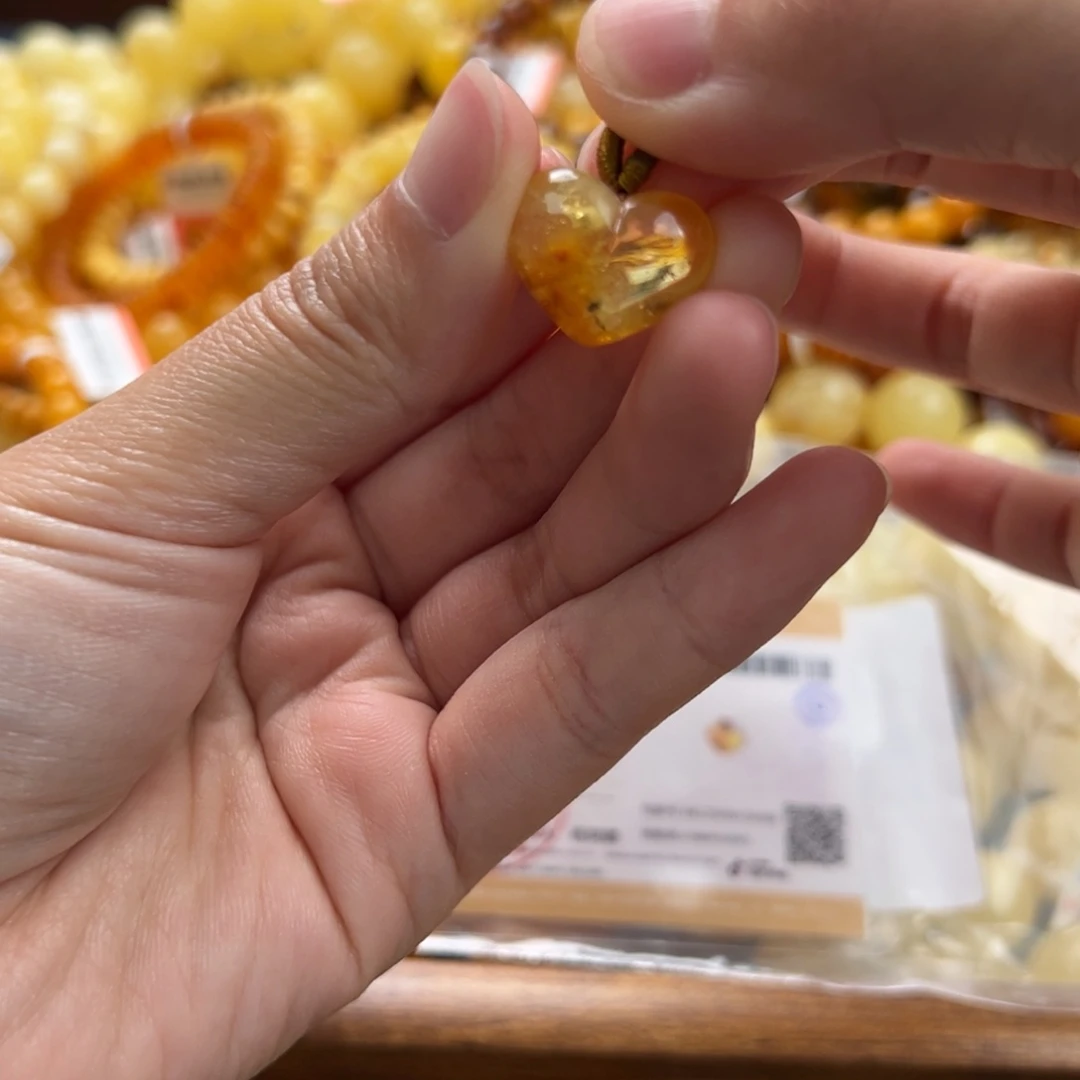未镶嵌琥珀珠宝奇石