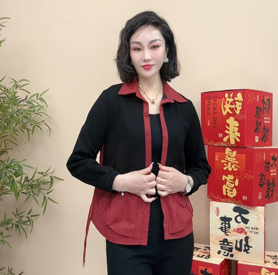 春秋新款显瘦时尚百搭洋气宽松版短裤妈妈装短款休闲中老年外套