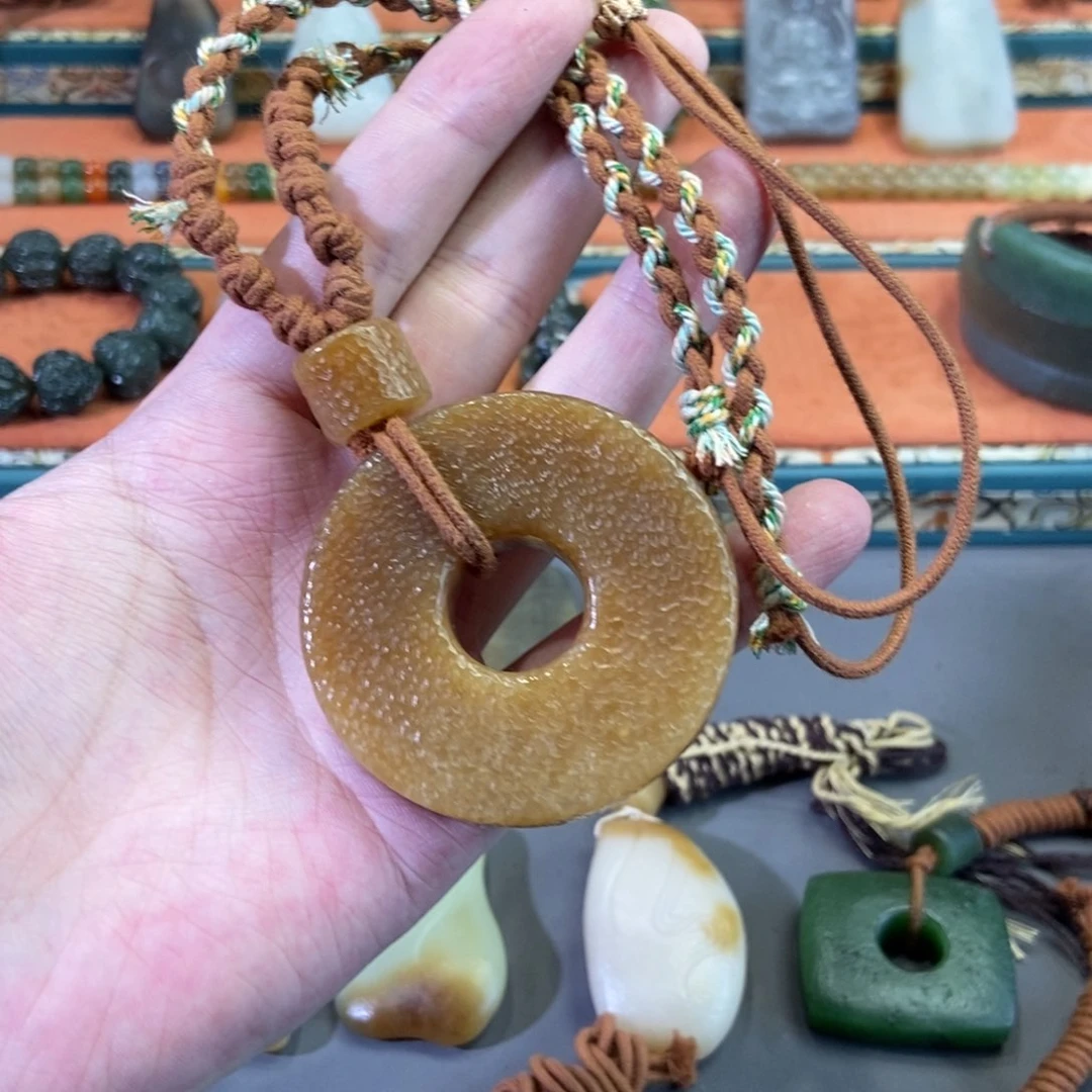 和田玉颈饰未镶嵌