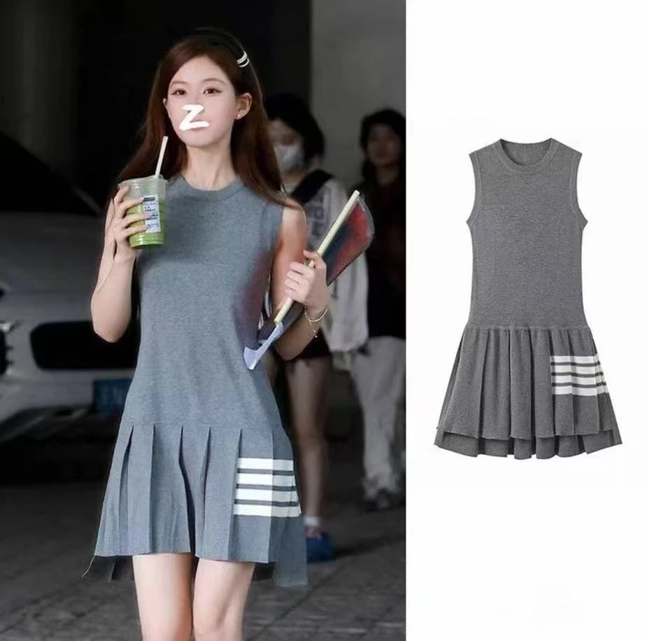 针织连衣裙女学院风四条杠百褶裙无袖背心裙