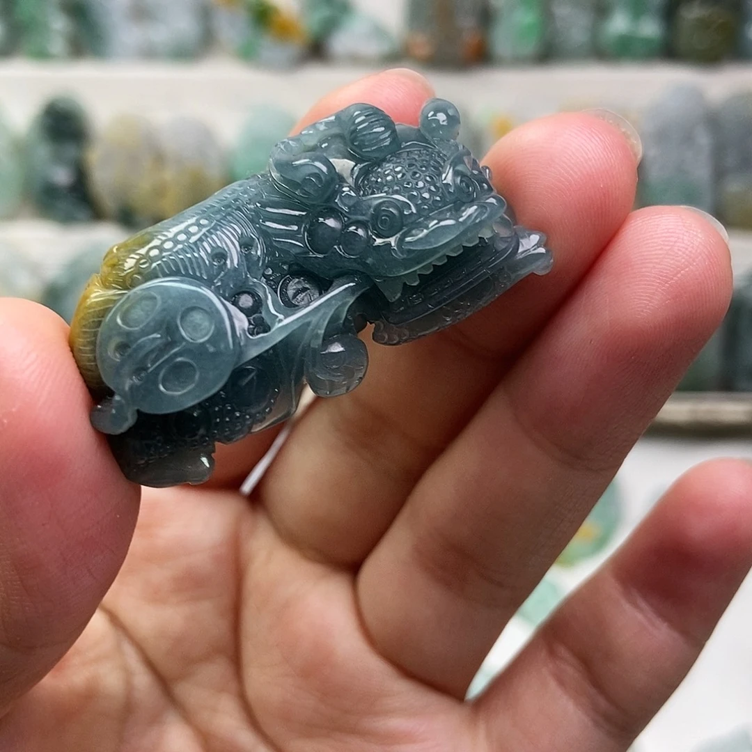 翡翠未镶嵌吊坠(赠链)