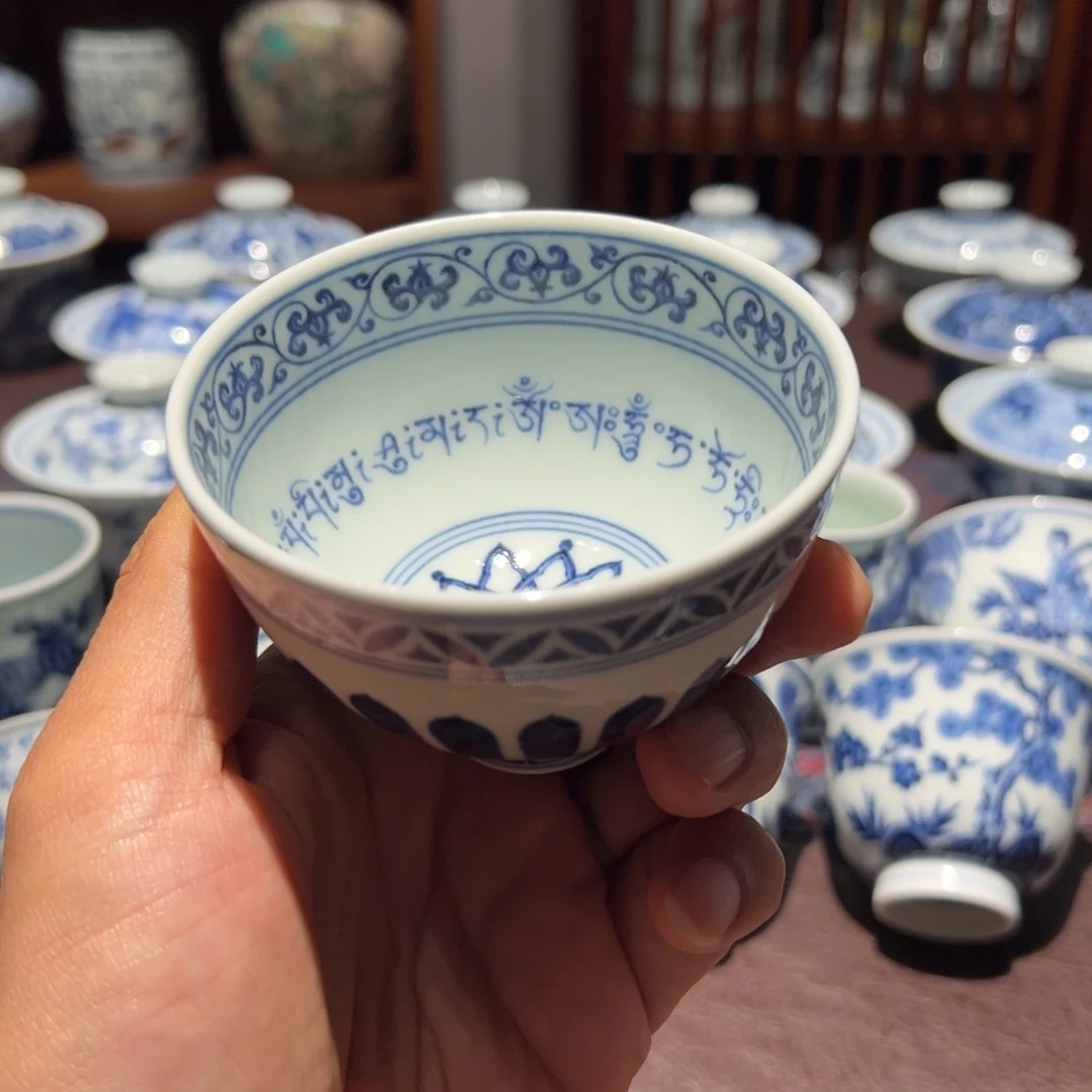 杯精品青花菊瓣纹内梵文鸡心杯口径约8.5厘米