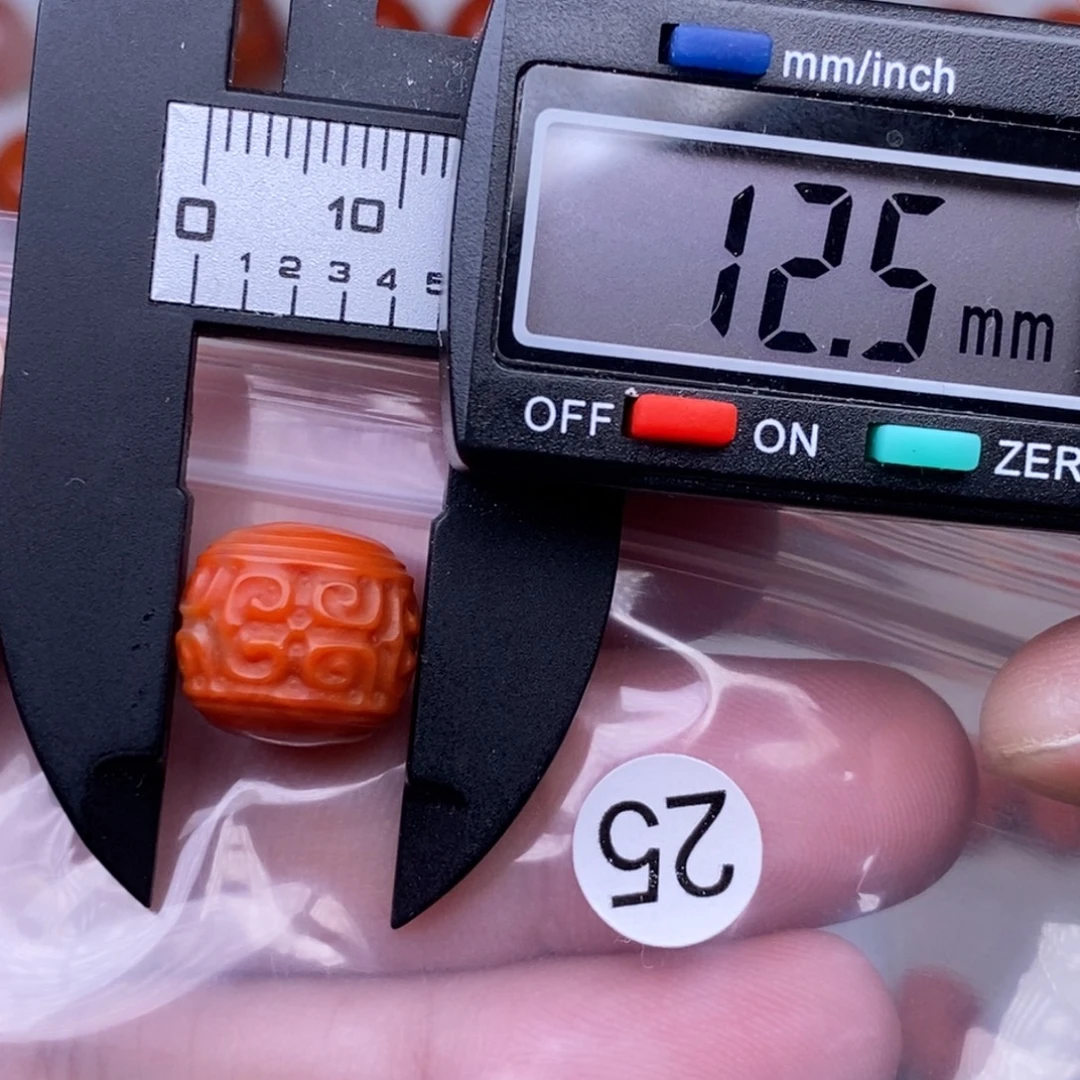 南红玛瑙未镶嵌配饰有瑕疵