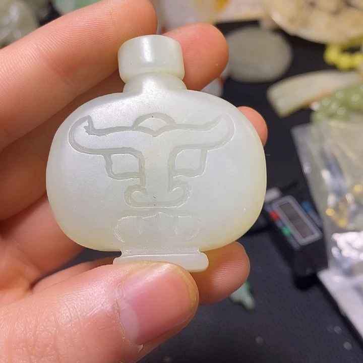 颈饰未镶嵌和田玉（糖玉）