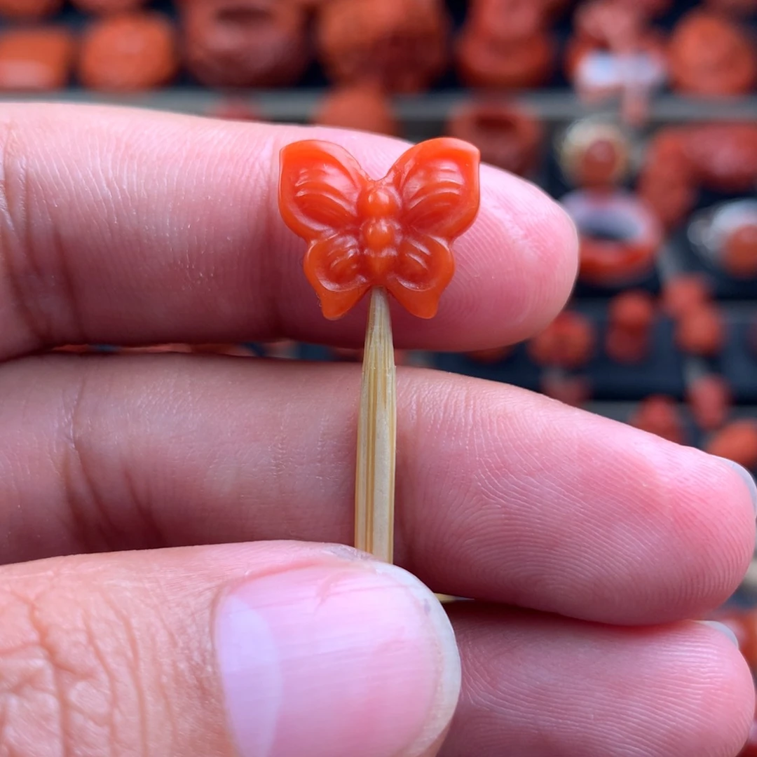南红玛瑙蝴蝶未镶嵌