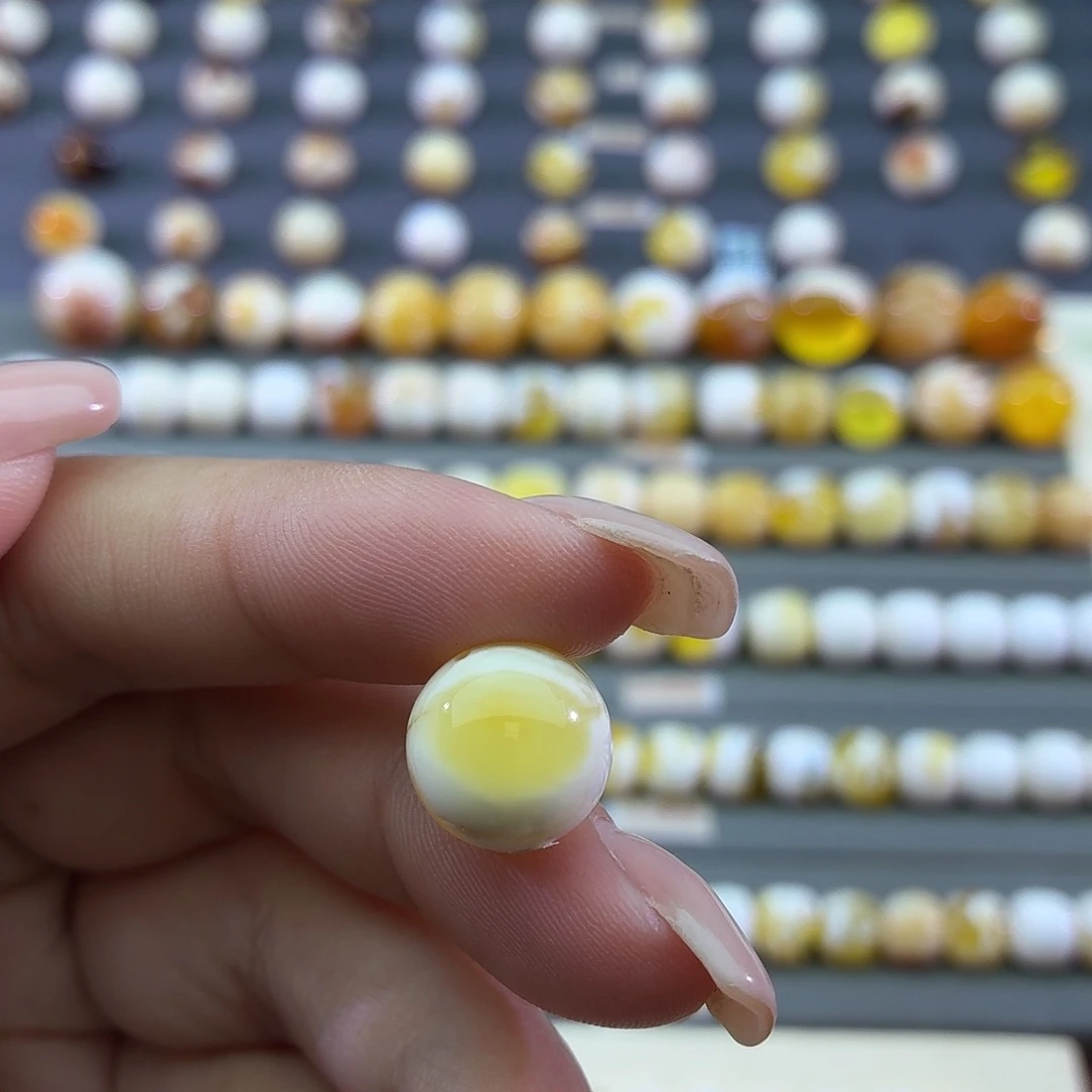 琥珀未镶嵌裸石12.7