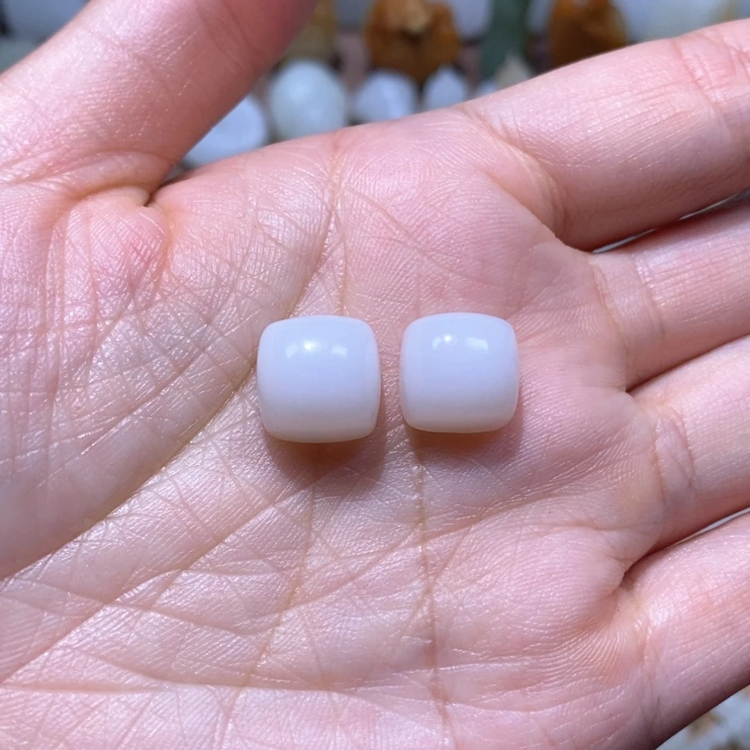 和田玉未镶嵌颈饰壮***云