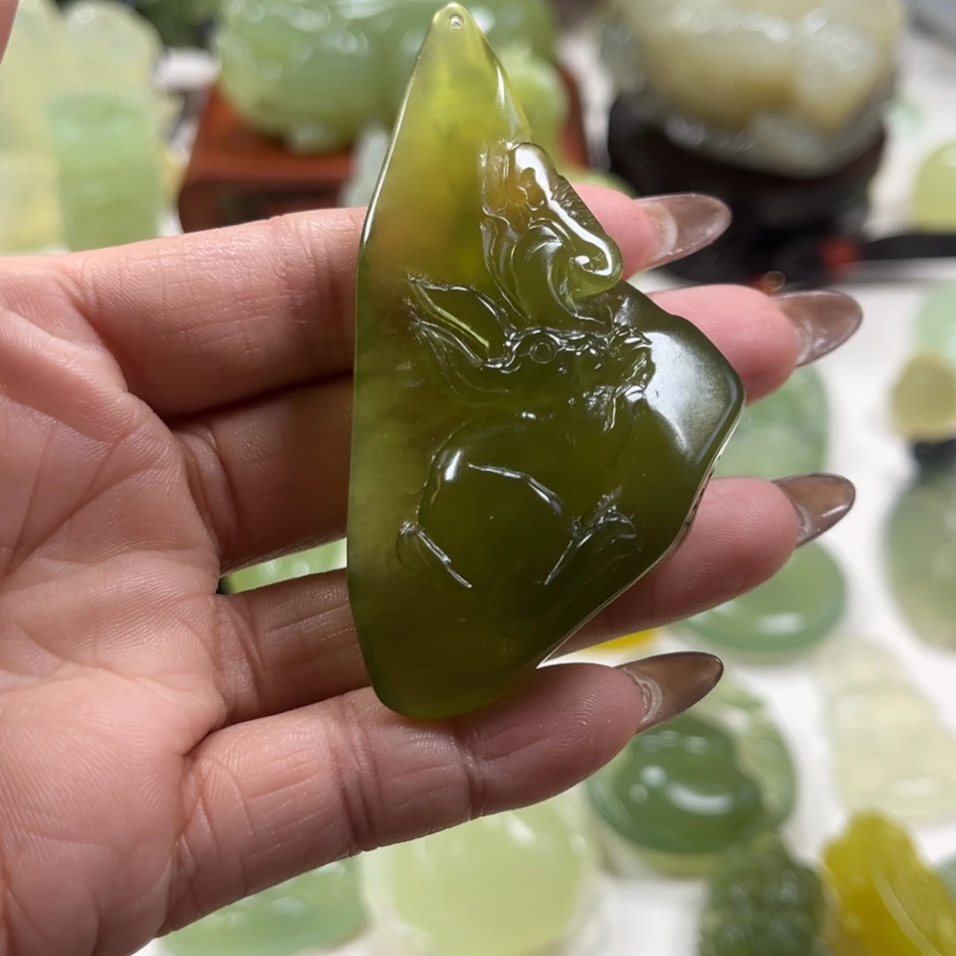 蛇纹石玉未镶嵌颈饰