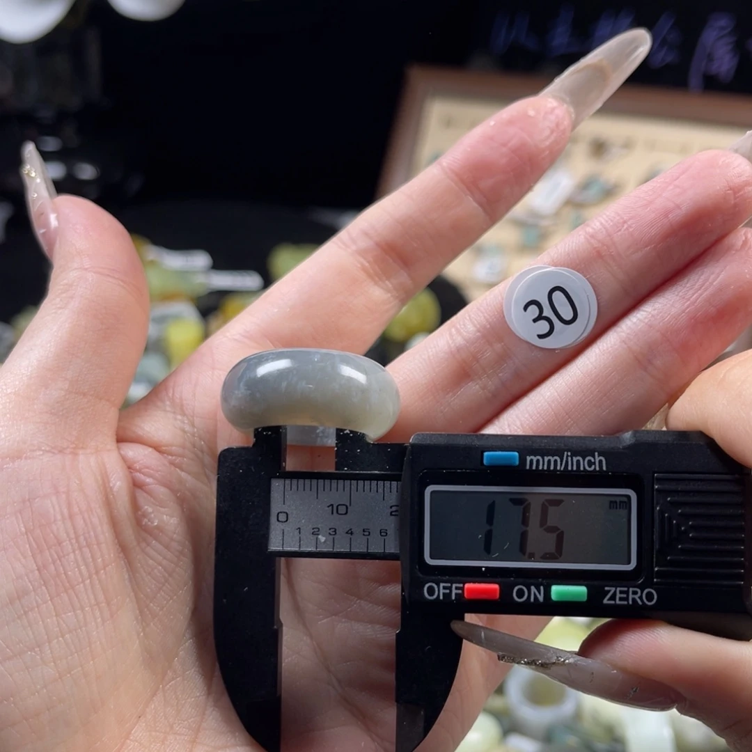 蛇纹石玉未镶嵌戒指