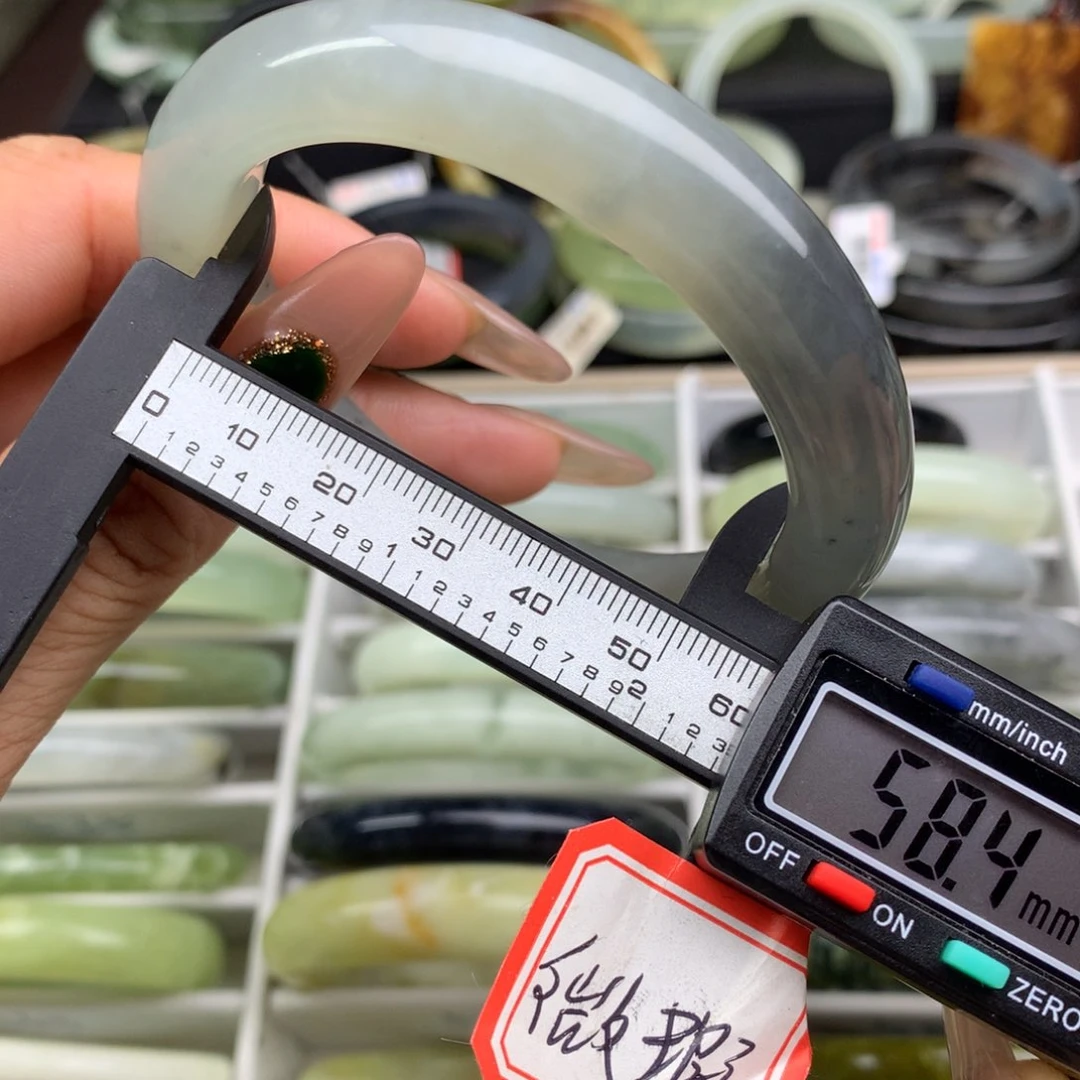 蛇纹石玉未镶嵌手镯600