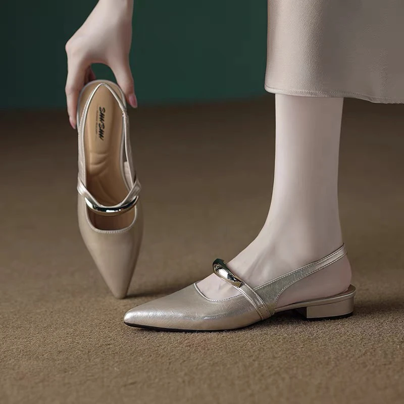 2025新款尖头包头鞋女夏外穿低跟一字带金属扣绝美百搭法式凉单鞋
