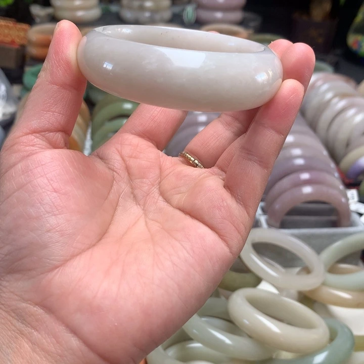 石英质玉（佘太翠）未镶嵌手镯57.8