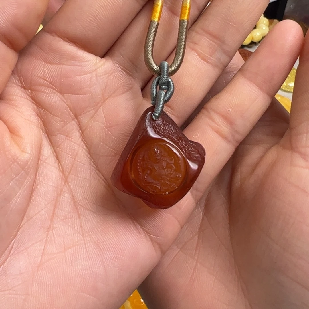 琥珀未镶嵌裸石琥珀