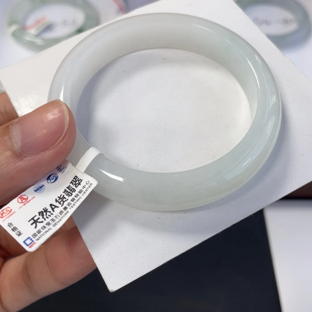 翡翠手镯未镶嵌天然缅甸a货翡翠手镯