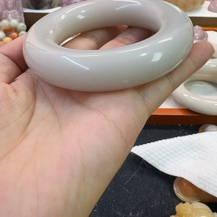 石英岩玉未镶嵌手镯