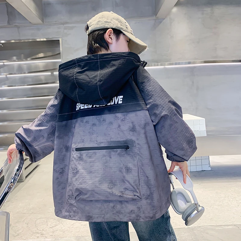 女童冲锋衣外套秋款2025新款儿童洋气韩版中大童风衣男孩休闲童装