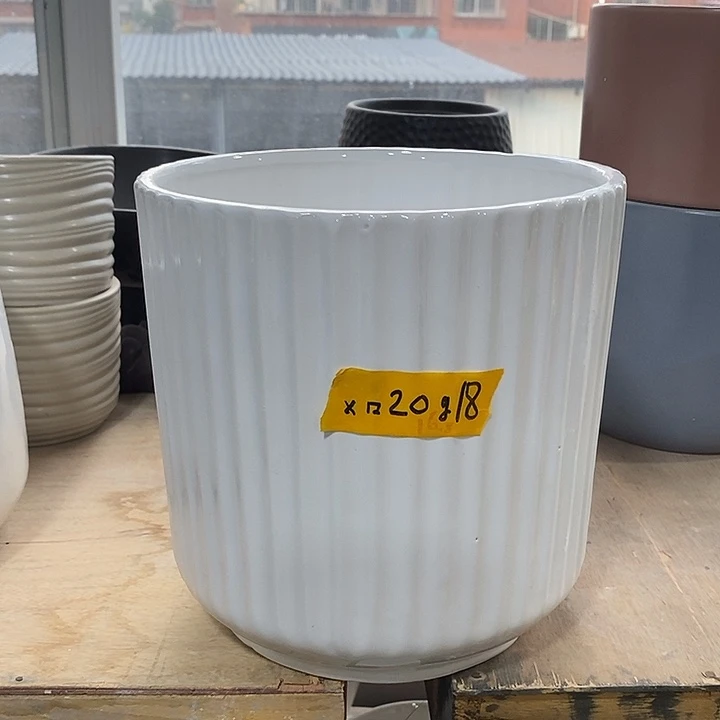 陶盆有孔 瑕疵针孔漏釉介意勿拍口 20高18