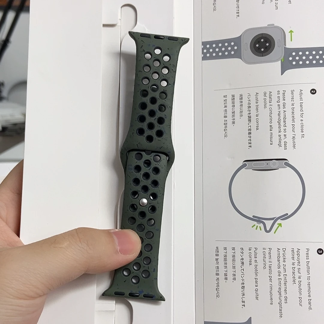 未拆封耐克洞洞军裤卡其色