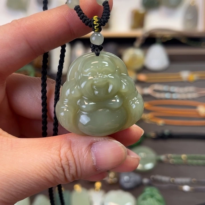 和田玉未镶嵌颈饰大佛