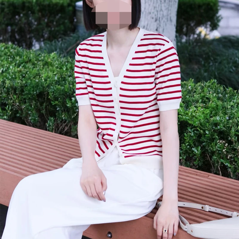 高不高级看颜色就能大概判断出来少有的摩卡咖色温婉大方衣服