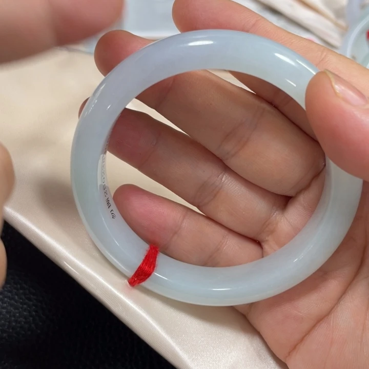 翡翠手镯未镶嵌缅甸天然翡翠手镯