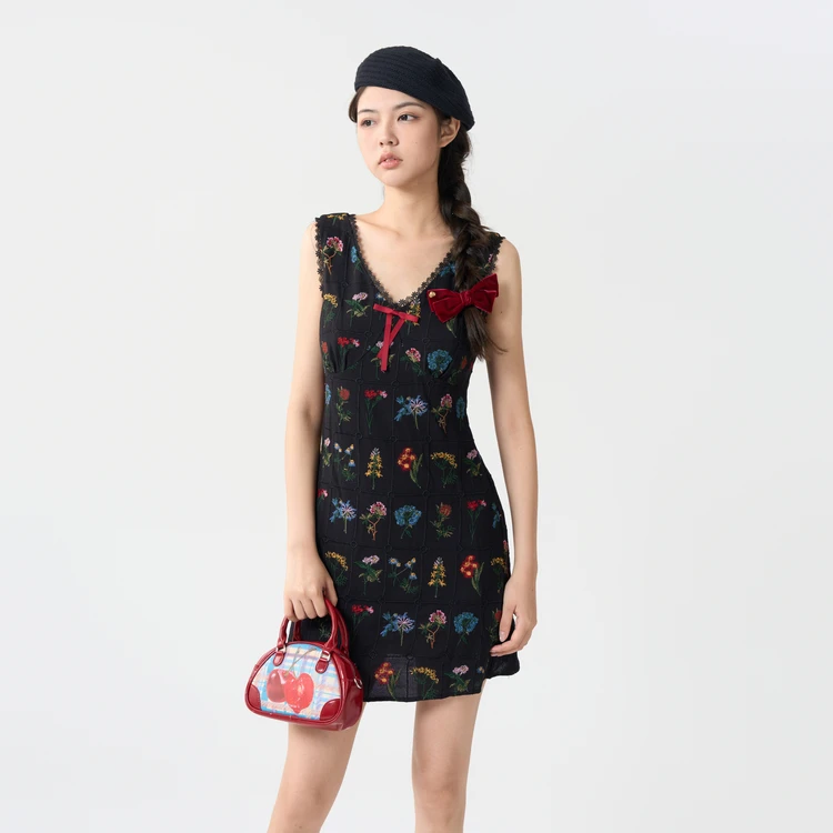 西町村屋复古刺绣花朵连衣裙女装夏季新款气质无袖裙子XHAB10699