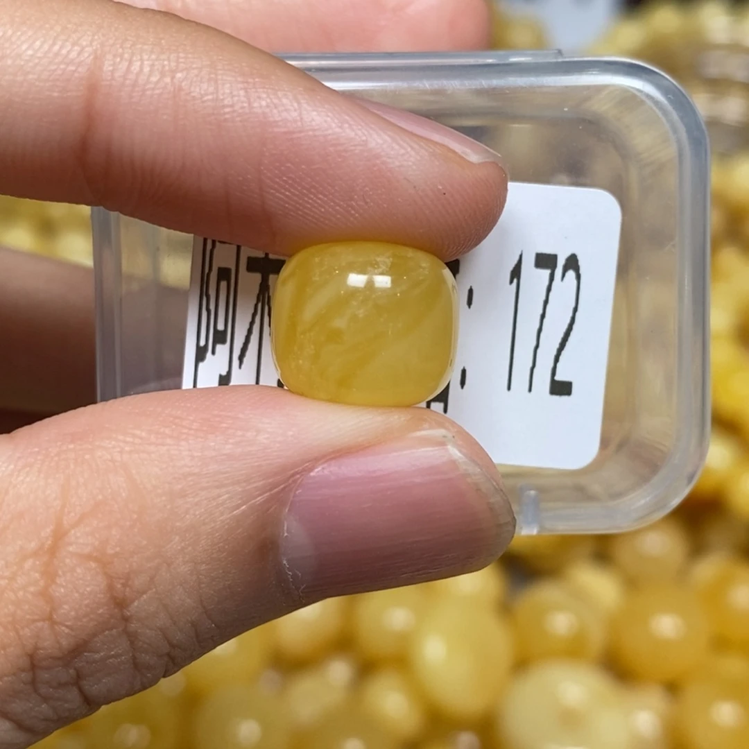 蜜蜡未镶嵌珠宝奇石172