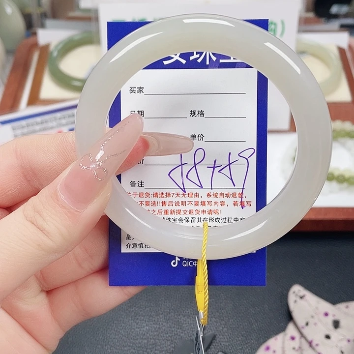 和田玉未镶嵌手镯