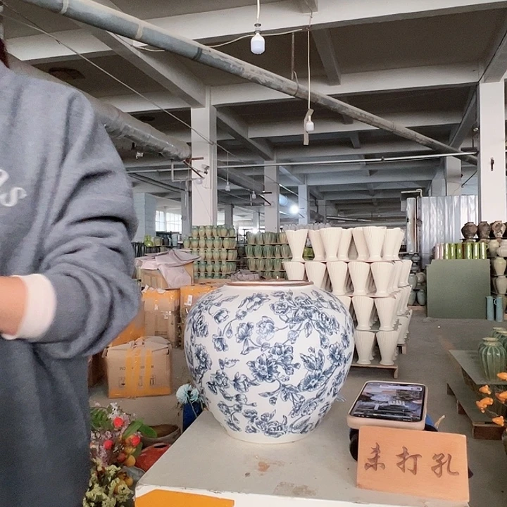 景德镇陶瓷花瓶工厂