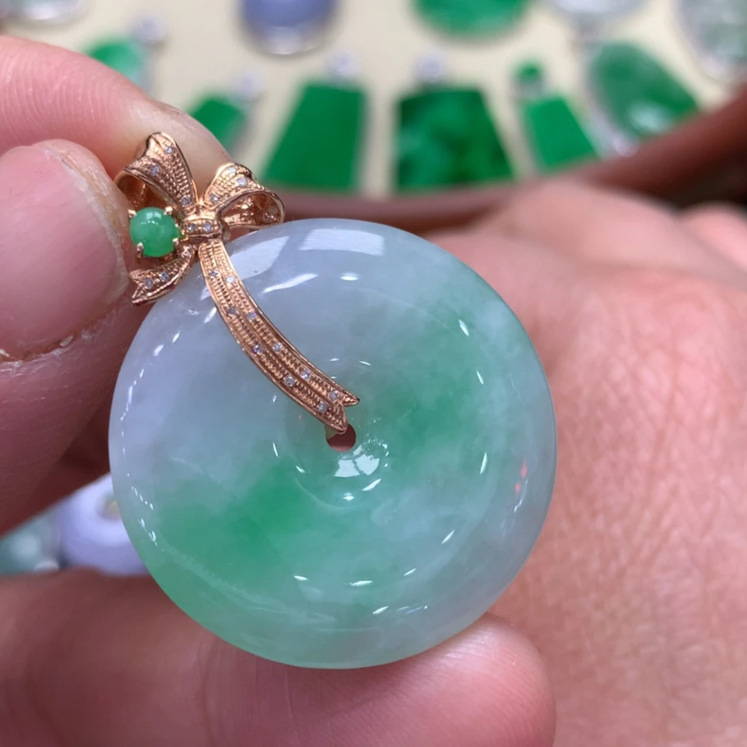 【闪购商品】翡翠颈饰18K金镶嵌平安扣