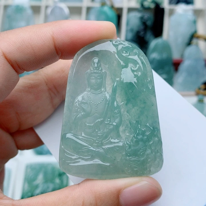 翡翠未镶嵌颈饰文殊