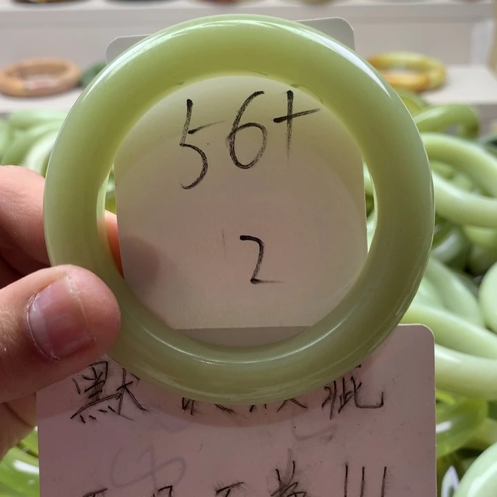 蛇纹石玉手镯未镶嵌九**?