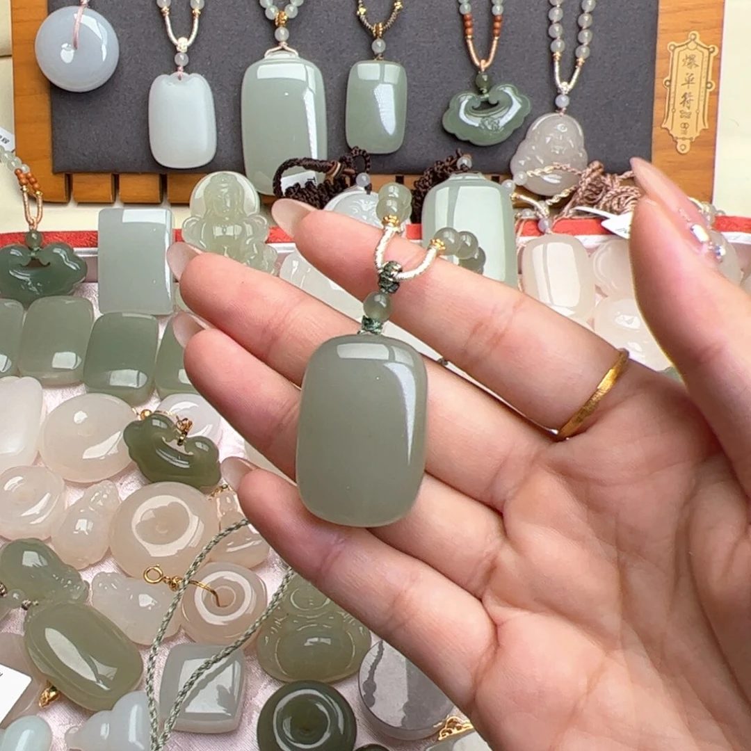 吊坠(赠链)未镶嵌和田玉