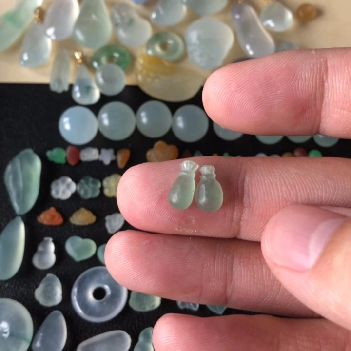 定制翡翠未镶嵌挂件