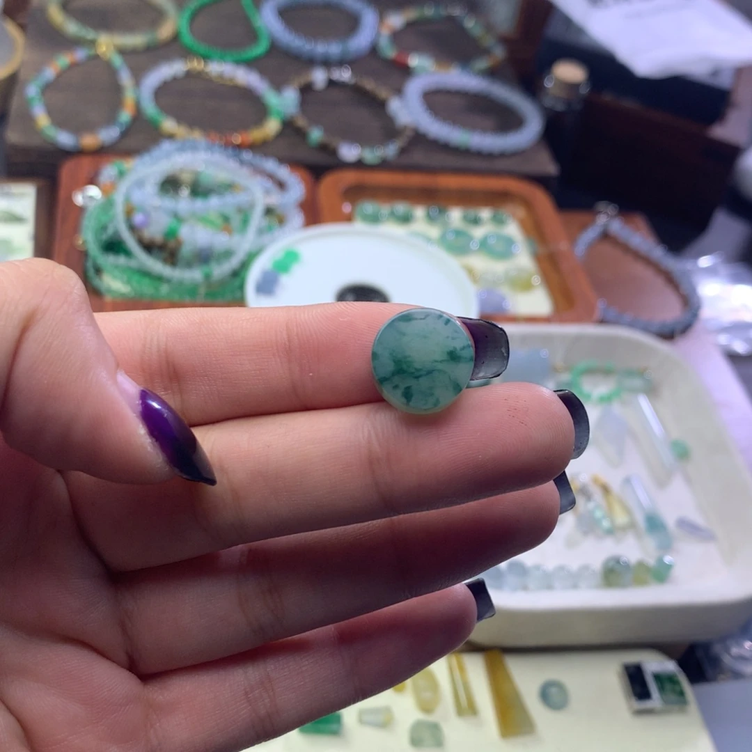 翡翠散珠飘花绿圆饼