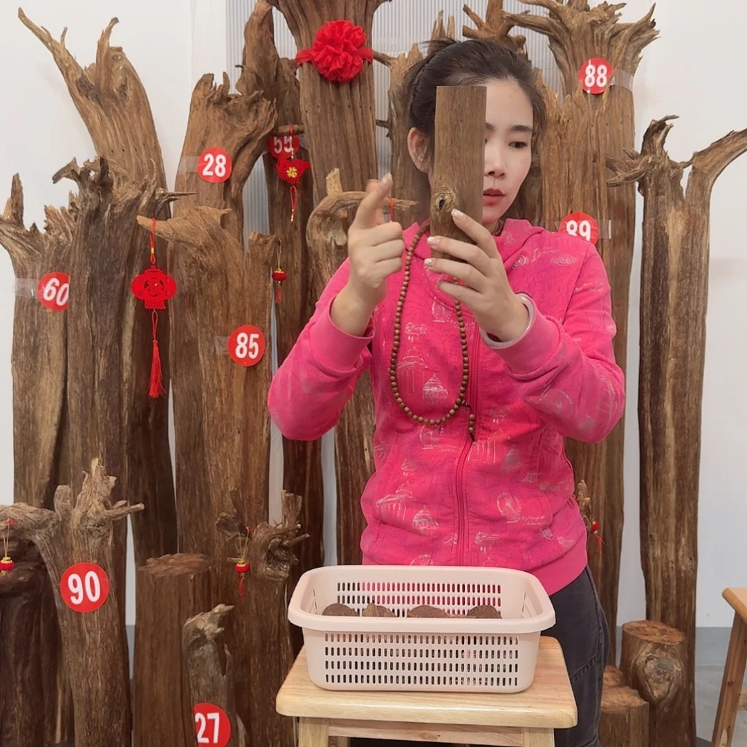 沉香碎屑沉香原材料