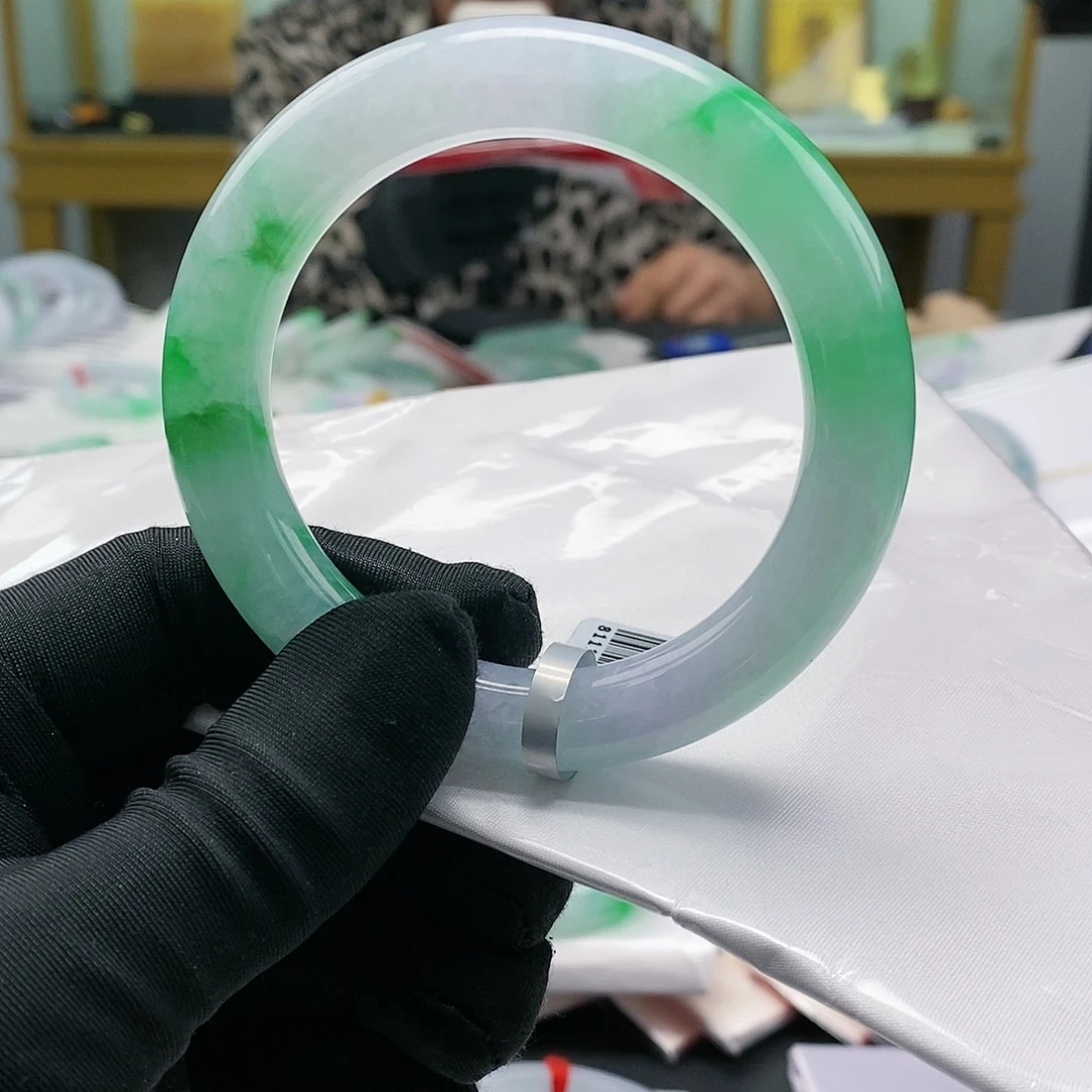 【闪购商品】翡翠手镯未镶嵌程****台圆条