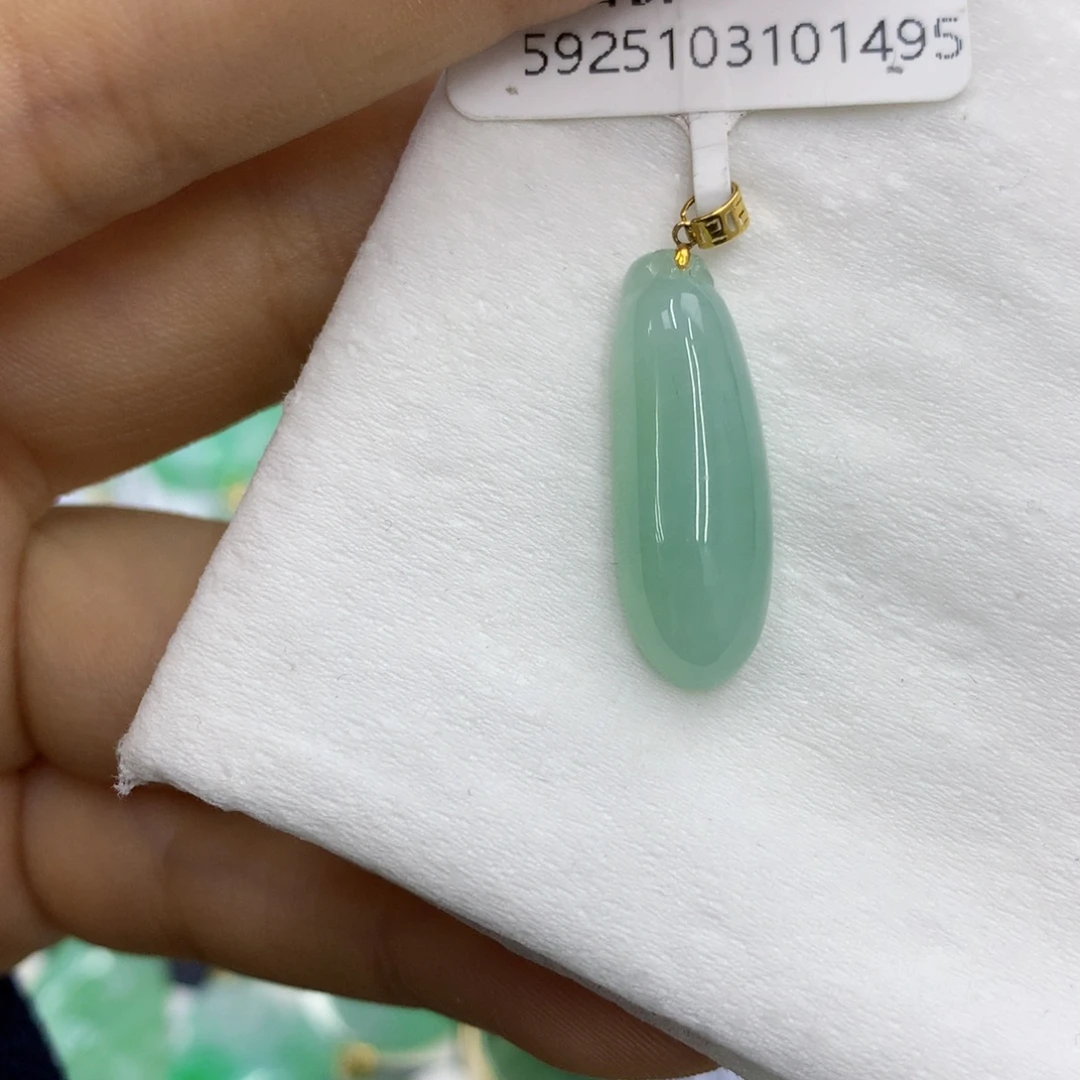 翡翠18K金镶嵌颈饰翡翠